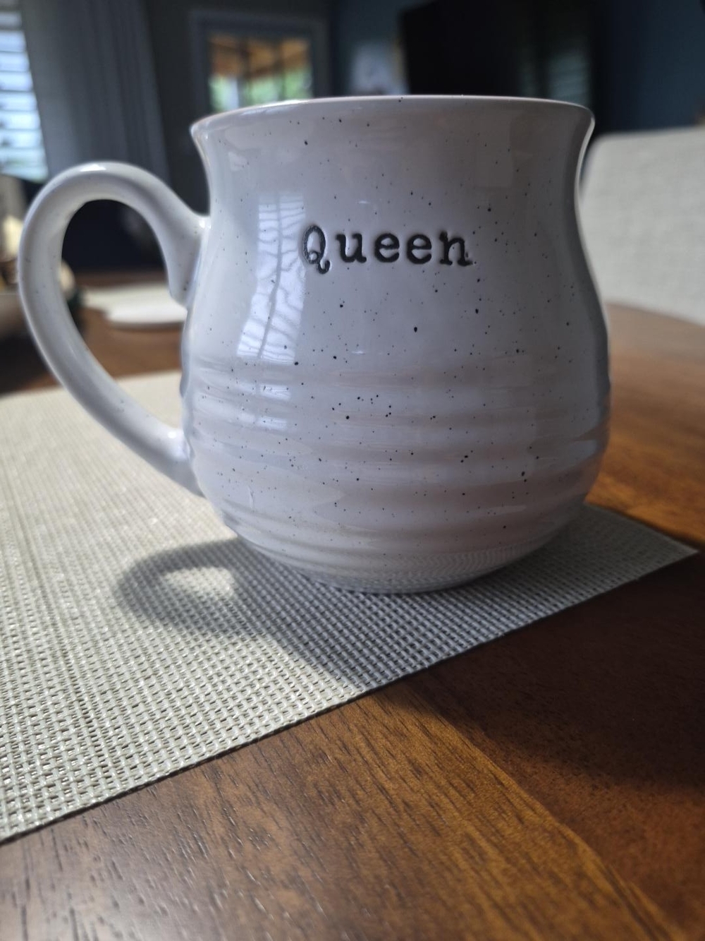 Large Queen Ceramic Mug in White And Pink Home Kitchen